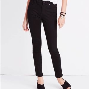 Madewell 9" Mid-Rise Skinny Jeans in Stay Black